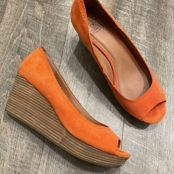 Lucky Brand coral salmon suede peep toe platform wedge heel size 9 1/2
