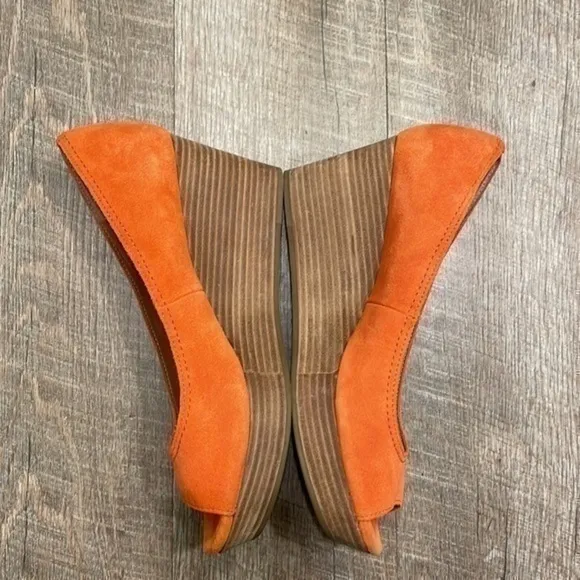 Lucky Brand coral salmon suede peep toe platform wedge heel size 9 1/2