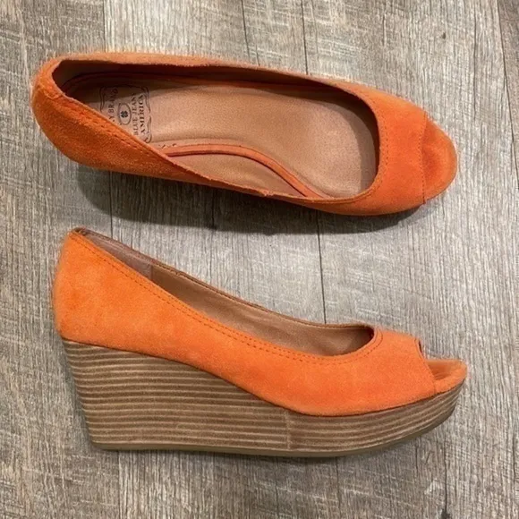 Lucky Brand coral salmon suede peep toe platform wedge heel size 9 1/2
