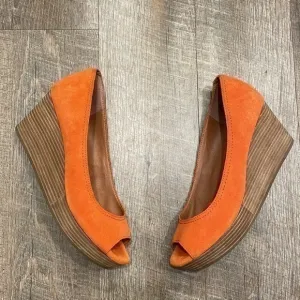 Lucky Brand coral salmon suede peep toe platform wedge heel size 9 1/2