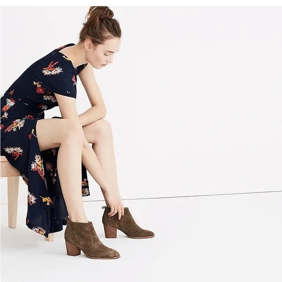 Madewell The Brenner Stacked Heels Ankle Boots in Mink Suede size 9.5