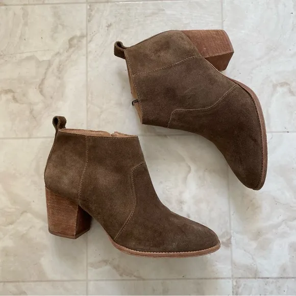 Madewell The Brenner Stacked Heels Ankle Boots in Mink Suede size 9.5