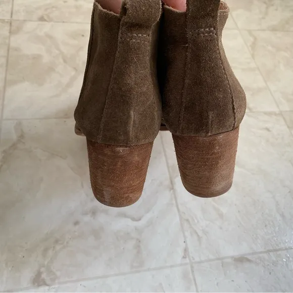 Madewell The Brenner Stacked Heels Ankle Boots in Mink Suede size 9.5