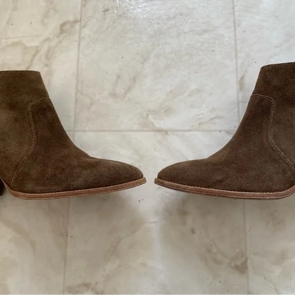 Madewell The Brenner Stacked Heels Ankle Boots in Mink Suede size 9.5