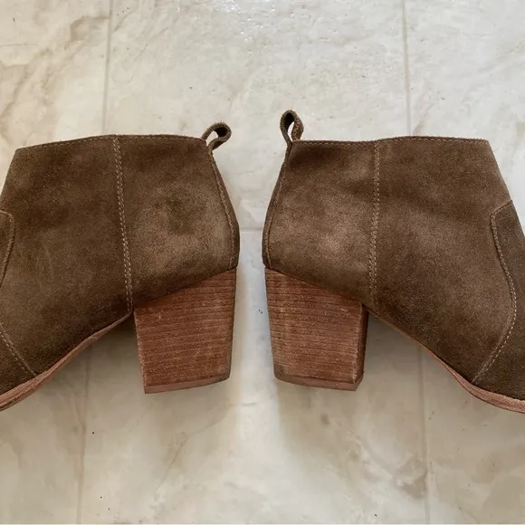 Madewell The Brenner Stacked Heels Ankle Boots in Mink Suede size 9.5
