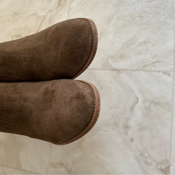 Madewell The Brenner Stacked Heels Ankle Boots in Mink Suede size 9.5