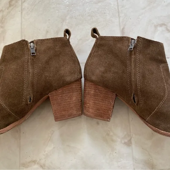 Madewell The Brenner Stacked Heels Ankle Boots in Mink Suede size 9.5
