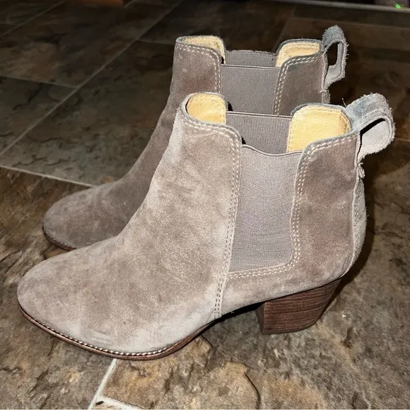 Madewell The Regan Ankle Suede Leather Boot in Wet Pebble Size 8