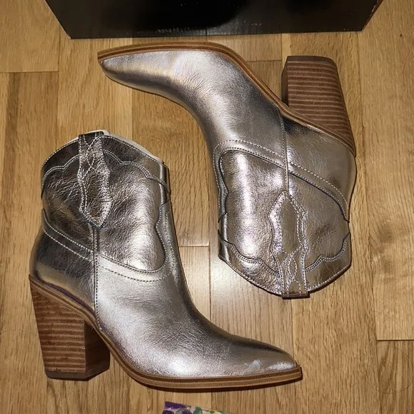 Marc Fisher Gona Women's Bootie in Metallic Silver NEW