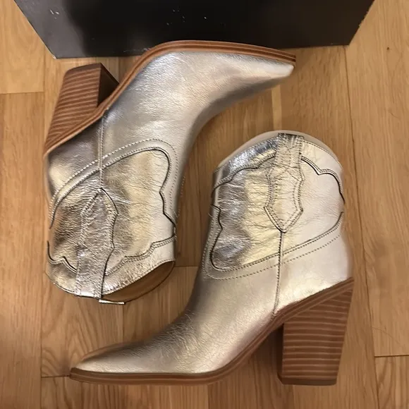 Marc Fisher Gona Women's Bootie in Metallic Silver NEW