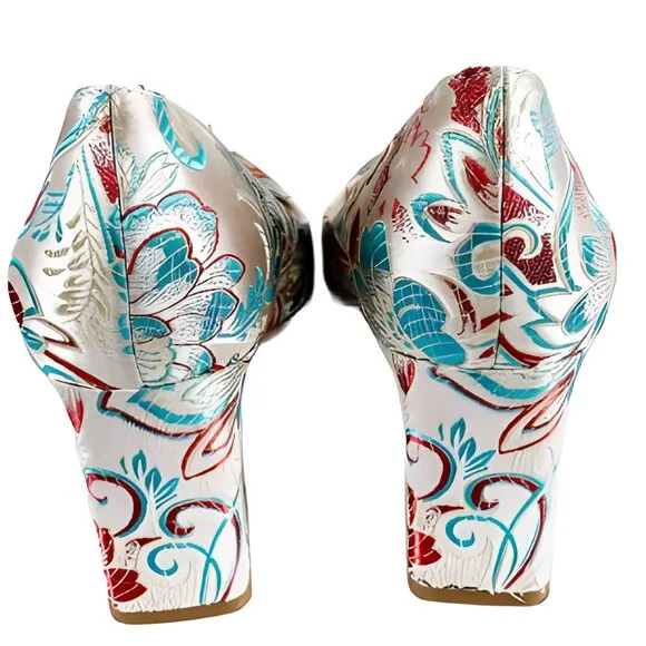 Marc Fisher Leather Red Blue White Floral Brocade Tapestry Chunky Block Heels 9