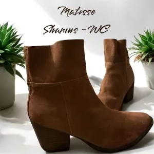 Matisse Shamus WC Tan Brown Soft Suede Ankle Booties 3” Block Heel Zip Entry
