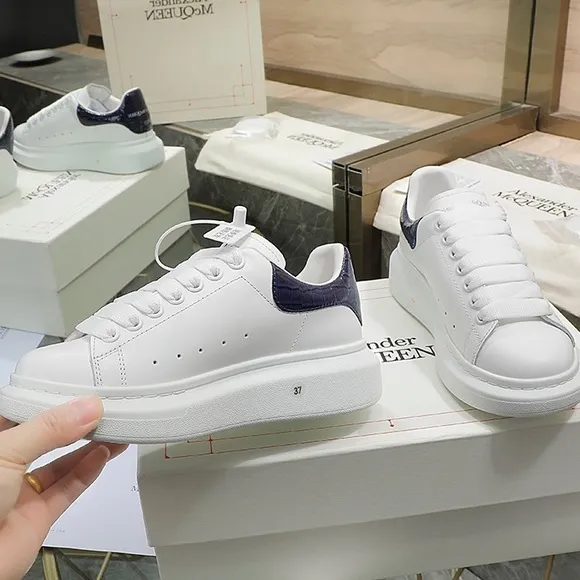 McQueen bright-tailed white leather casual shoes