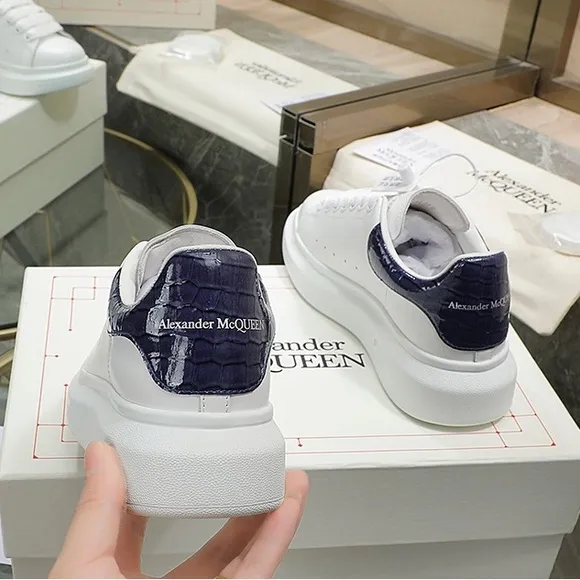 McQueen bright-tailed white leather casual shoes