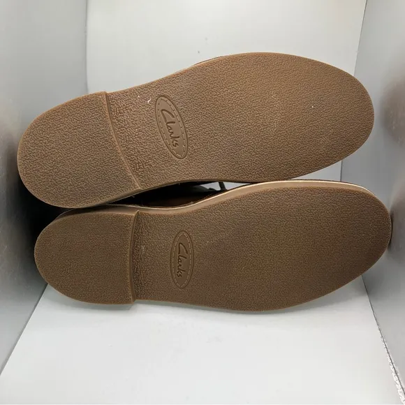 Men’s Clarks Chukka Boots Size 9