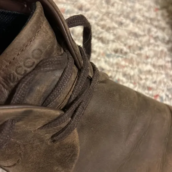 Men’s ECCO waterproof leather rubber sole chukka boots 🥾 size 10