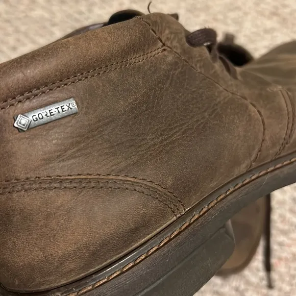 Men’s ECCO waterproof leather rubber sole chukka boots 🥾 size 10