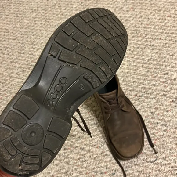 Men’s ECCO waterproof leather rubber sole chukka boots 🥾 size 10
