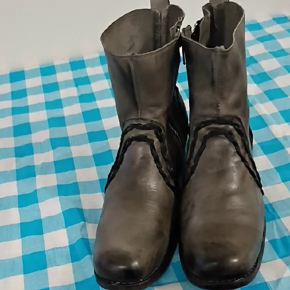 Men's Gray Leather Boots