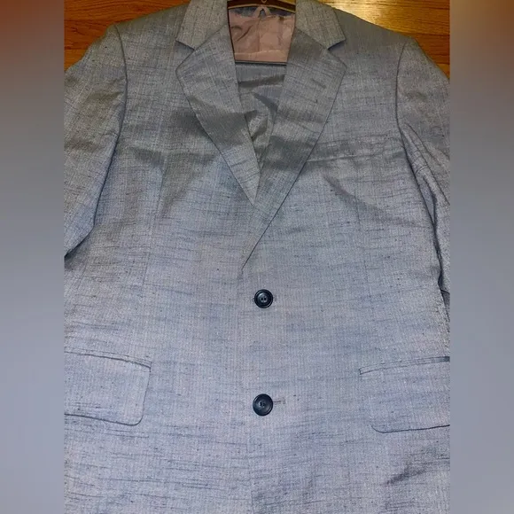 Men’s gray Suit