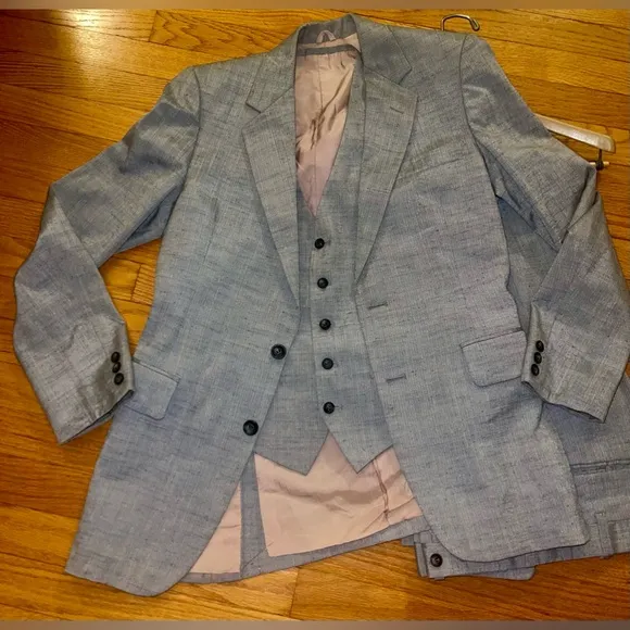 Men’s gray Suit