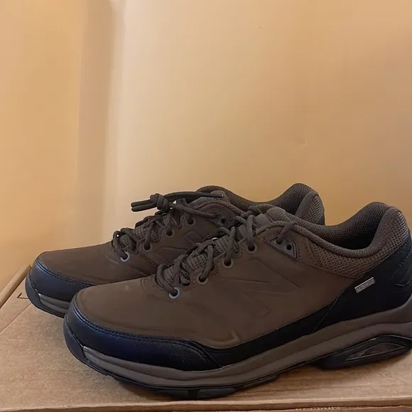 Men’s New Balance Trail Walking Shoes Men’s 10 MW waterproof Brown or Tan Black