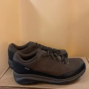 Men’s New Balance Trail Walking Shoes Men’s 10 MW waterproof Brown or Tan Black