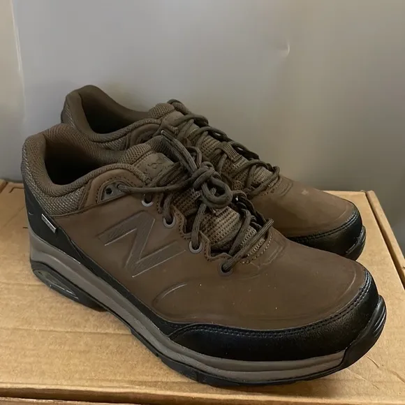 Men’s New Balance Trail Walking Shoes Men’s 10 MW waterproof Brown or Tan Black