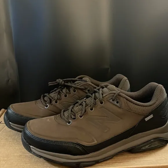 Men’s New Balance Trail Walking Shoes Men’s 10 MW waterproof Brown or Tan Black