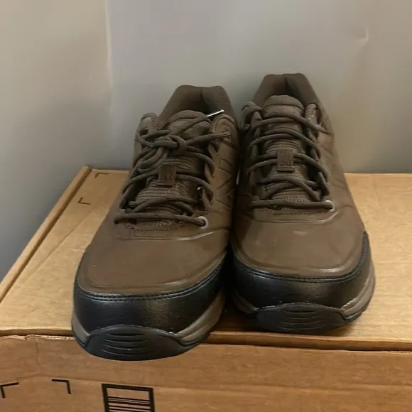 Men’s New Balance Trail Walking Shoes Men’s 10 MW waterproof Brown or Tan Black