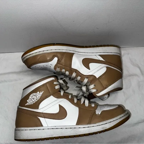 Mens Nike Air Jordan 1 Mid &quot;Tan Gum&quot; 554724-271 Size 9.5