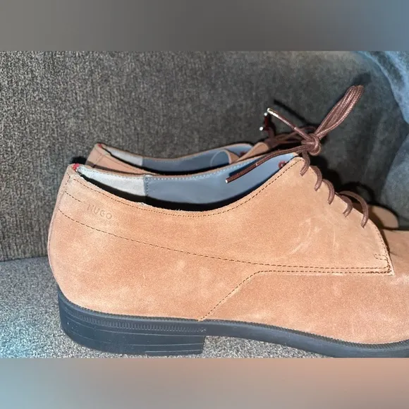 Men’s Size 11 HUGO Tan Oxford Suede Shoes with Classic Design