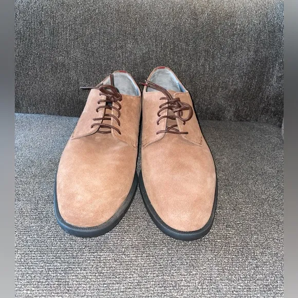 Men’s Size 11 HUGO Tan Oxford Suede Shoes with Classic Design