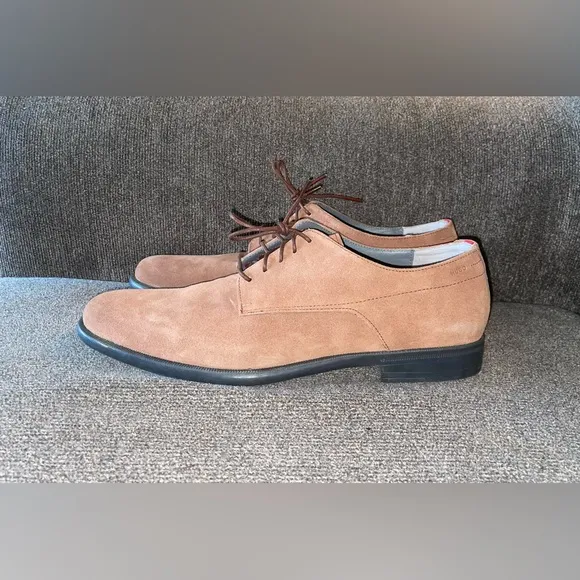 Men’s Size 11 HUGO Tan Oxford Suede Shoes with Classic Design