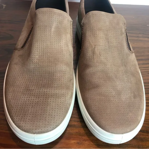 Men's Soft 7 Slip-On 2.0 Nubuck Leather Sneakers Sz 9 1/2