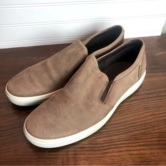 Men's Soft 7 Slip-On 2.0 Nubuck Leather Sneakers Sz 9 1/2