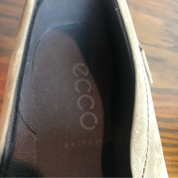 Men's Soft 7 Slip-On 2.0 Nubuck Leather Sneakers Sz 9 1/2