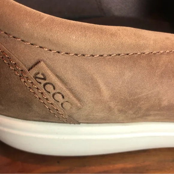 Men's Soft 7 Slip-On 2.0 Nubuck Leather Sneakers Sz 9 1/2