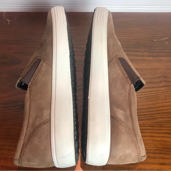 Men's Soft 7 Slip-On 2.0 Nubuck Leather Sneakers Sz 9 1/2