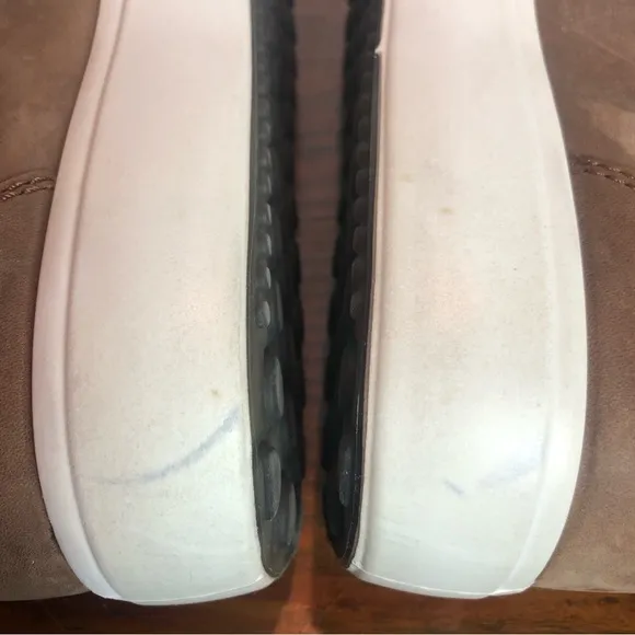 Men's Soft 7 Slip-On 2.0 Nubuck Leather Sneakers Sz 9 1/2