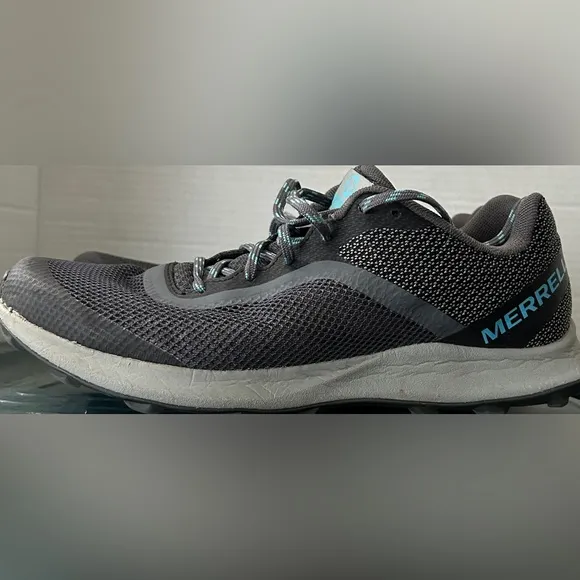 Merrell Black and Gray Athletic Shoes Women’s Size 9 EUC
