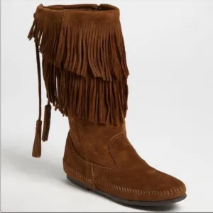 Minnetonka 2 Layer Angle Fringe Suede Boots