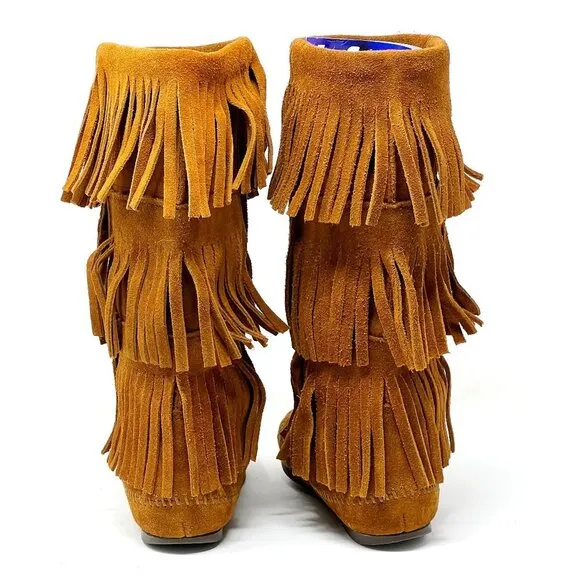 Minnetonka 3-Layer Fringe Moccasin Boots. Brown. Size 6
