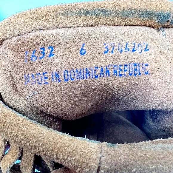 Minnetonka 3-Layer Fringe Moccasin Boots. Brown. Size 6
