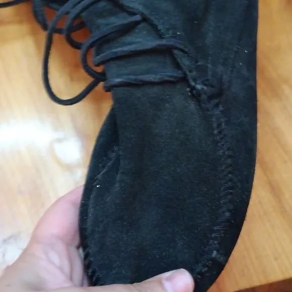 Minnetonka Fringed Black Suede Boots Size 6