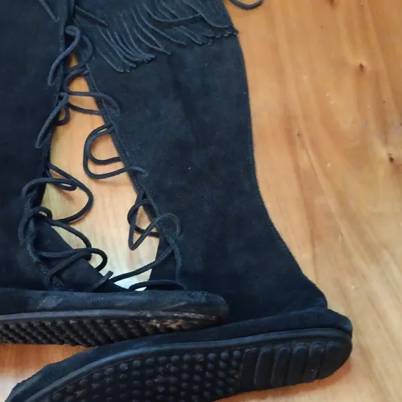 Minnetonka Fringed Black Suede Boots Size 6
