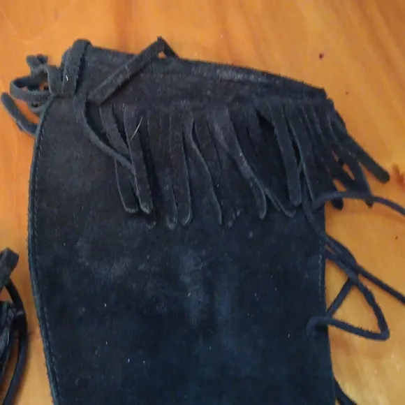 Minnetonka Fringed Black Suede Boots Size 6