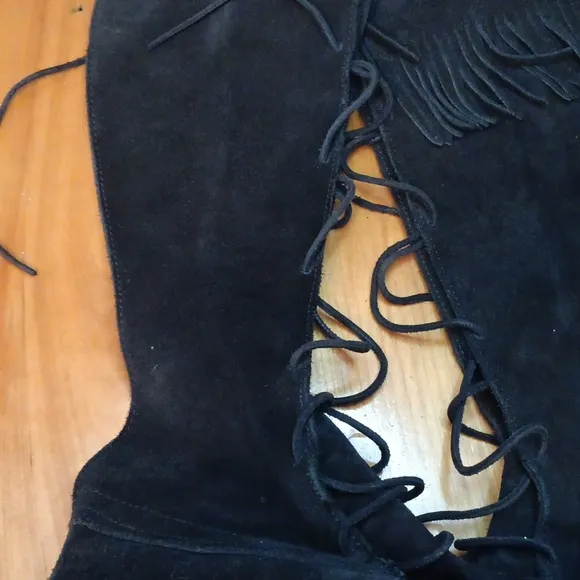 Minnetonka Fringed Black Suede Boots Size 6