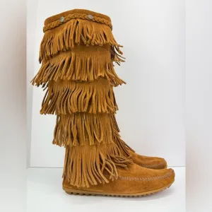 Minnetonka size 6 Women’s Tan Suede Boho Bohemian 5 Layer Fringe Moccasin Boots