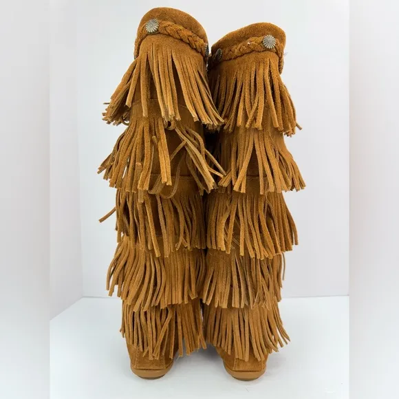 Minnetonka size 6 Women’s Tan Suede Boho Bohemian 5 Layer Fringe Moccasin Boots